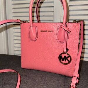 Michael Kors Mercer Medium Pebble Leather Messenger Bag